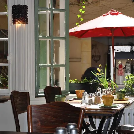 Le Vieux Carré Hotel