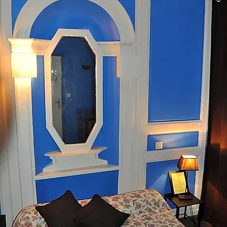 Le Vieux Carré Hotel 2*