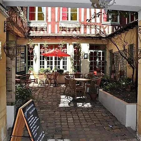 Hotel Le Vieux Carré 2*