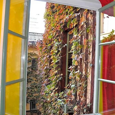 Le Vieux Carré 2*