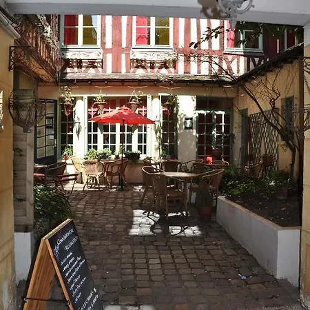 Le Vieux Carré Hotel