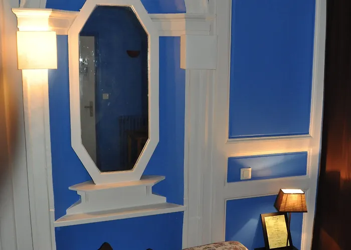 老卡雷酒店 2* 鲁昂