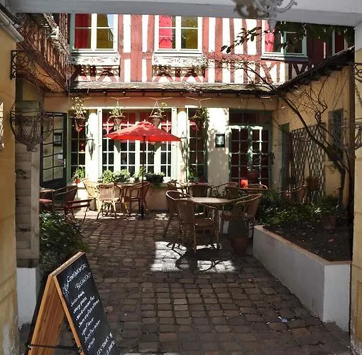 Le Vieux Carré Hotel